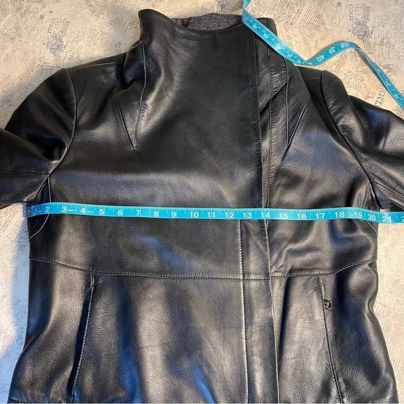 Andrew Marc Women's Asymmetrical shawl collar  Leather Jacket with wool lining - Picture 12 of 12